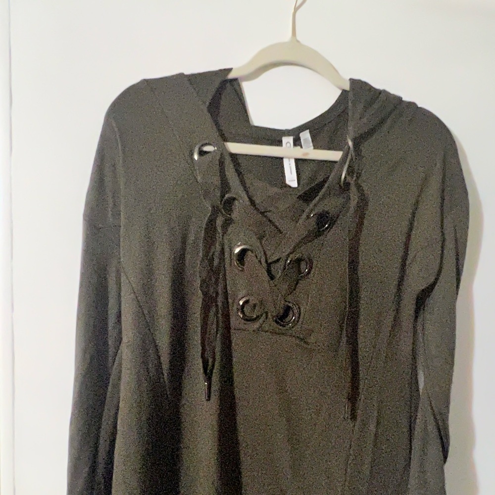 Cable and gauge top. Brand new with tags!